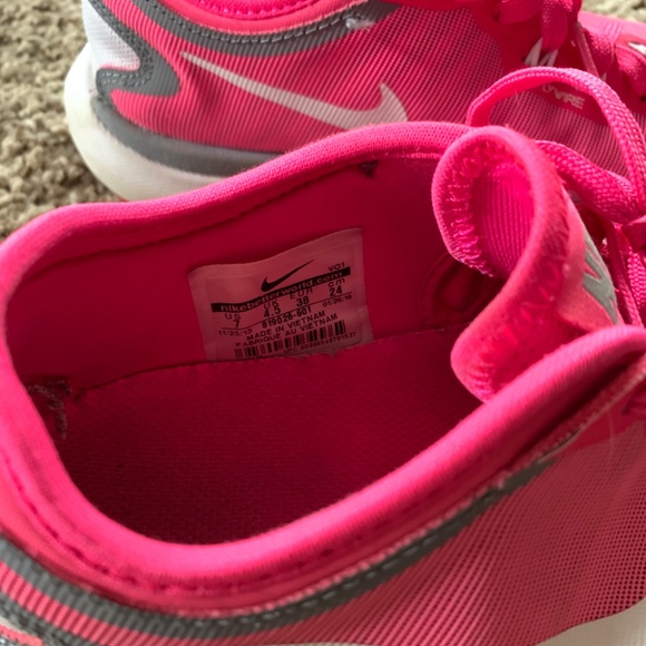 Women’s pink Nike Running Shoe Size 7 - Picture 4 of 4